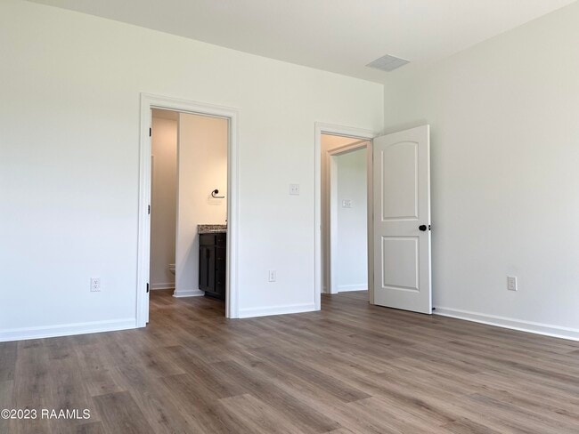 Building Photo - 120 Lightbourne Dr