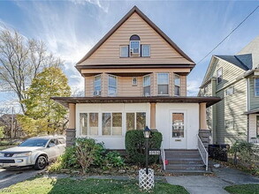 Building Photo - 10906 Grantwood Ave