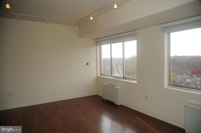 Building Photo - 10401 Grosvenor Pl