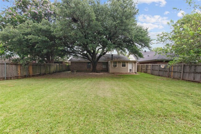 Building Photo - 2526 Downs Cir