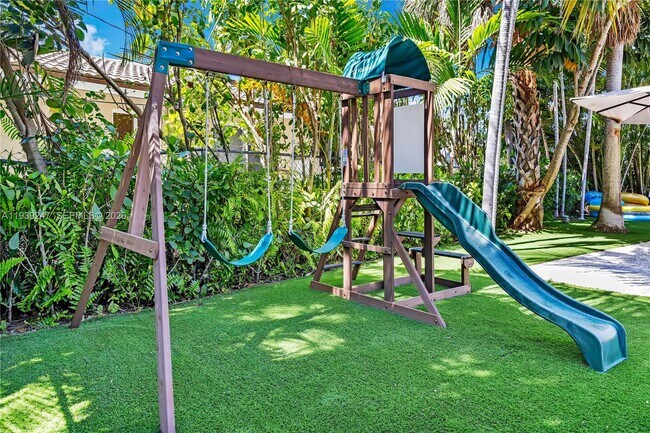 Building Photo - 2500 Bayview Dr