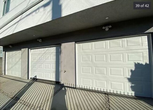 Building Photo - BROADWAY (10611)