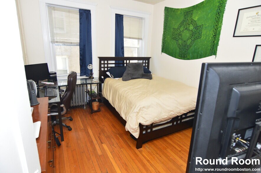 Building Photo - 229 Kelton St
