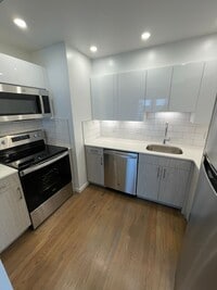 Building Photo - Luxury Penthouse with covered parking