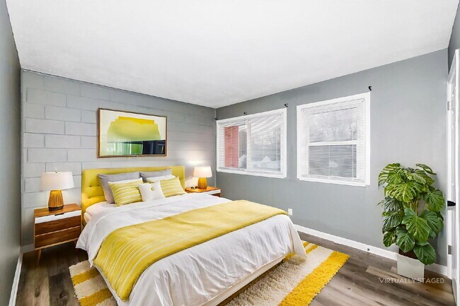 Building Photo - Charming 2 Bed, 1 Bath Apartment in Indianapolis - Don't Miss Out!