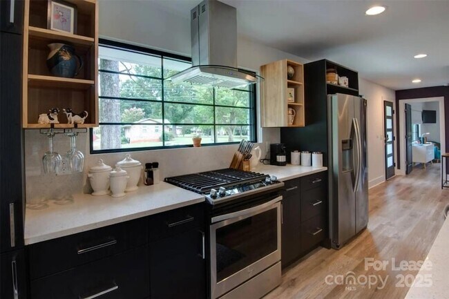 Building Photo - 3945 Rockfern Rd