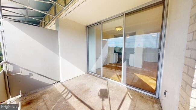 Building Photo - 6641 Wakefield Dr