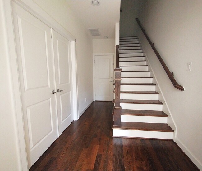 1st floor stairs, large foyer - 3406 La Branch St