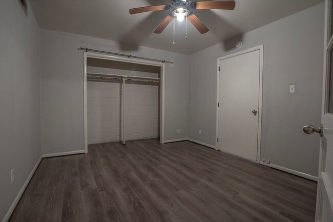 Building Photo - Charming 4 bedroom, 2 bathroom home located in Fayetteville, AR