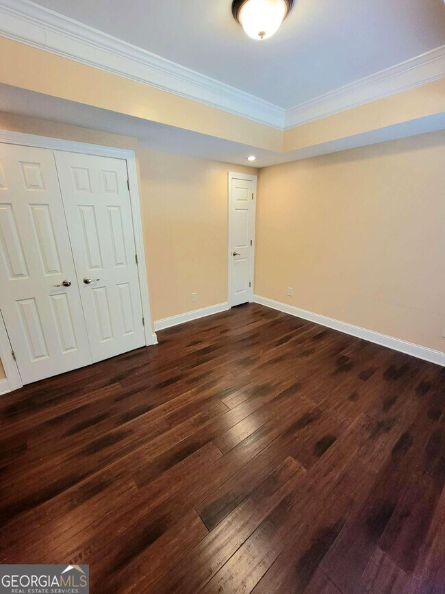 Building Photo - 4937 Village Terrace Dr