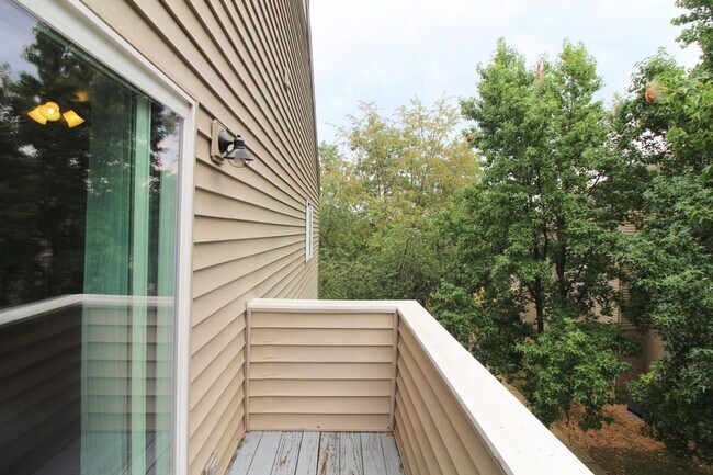 Building Photo - 1384 Bradley Dr
