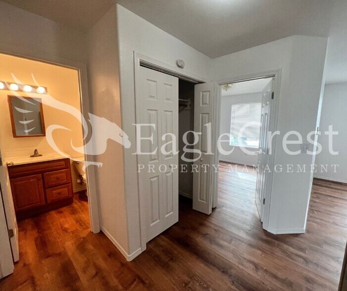 Building Photo - 706/708SCollege