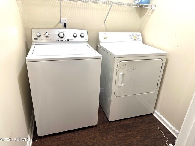 Building Photo - 229 Nadia Michelle Ct N