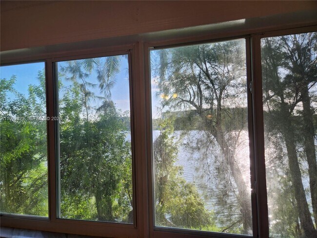 Building Photo - 14850 Naranja Lakes Blvd