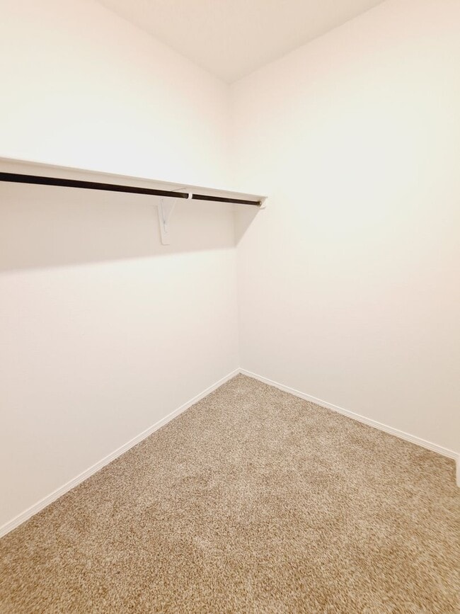 Building Photo - 3 bed 2 bath home in Huning Ranch! Move in Special!