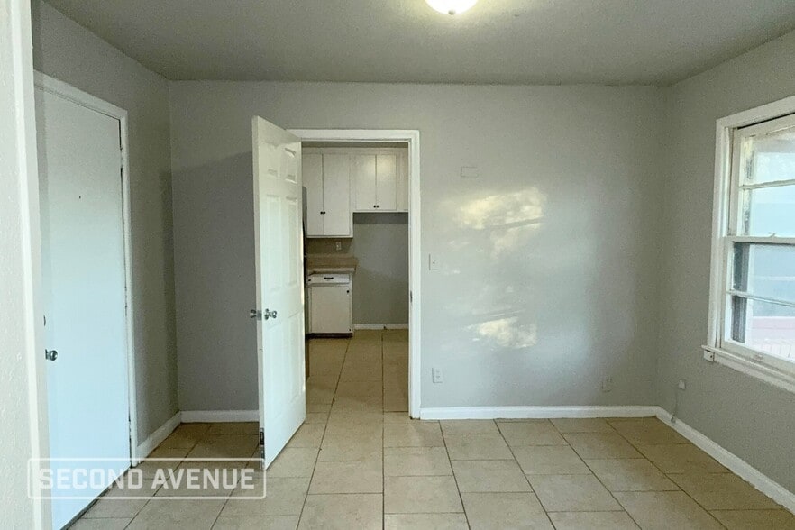 Building Photo - 1920 NE 29th St