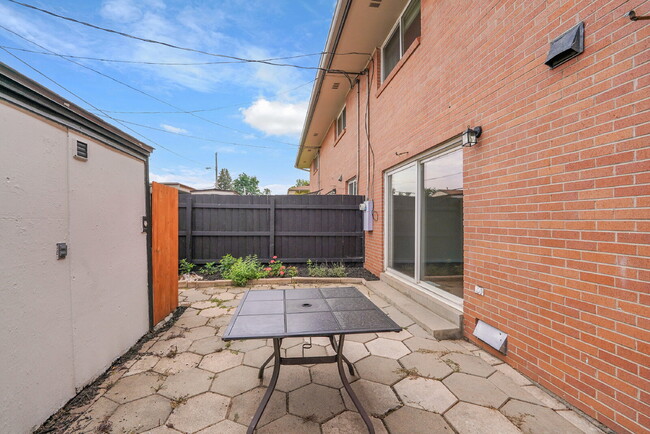 Building Photo - $2,550.00 - 4 Bedrooms, 2.5 Bathroom, Town...