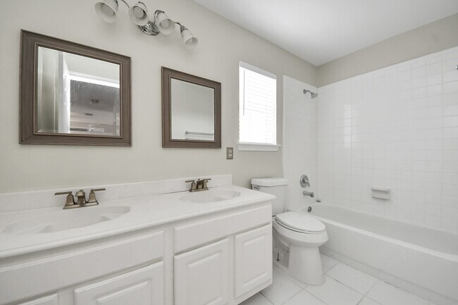 Building Photo - 16810 Valley Palms Dr
