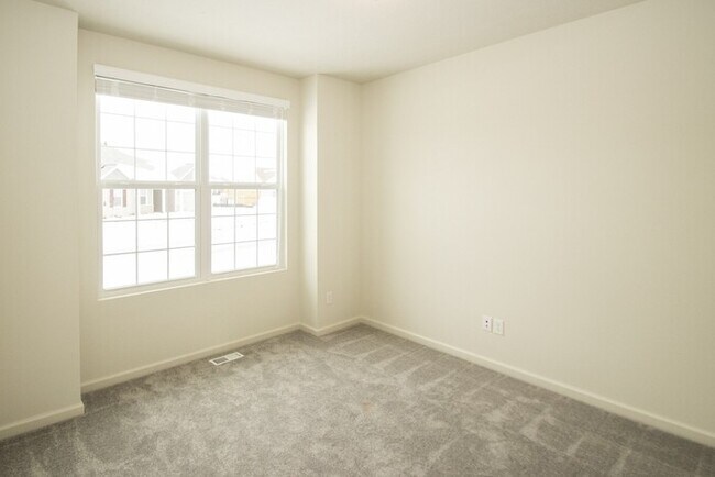 Building Photo - Gorgeous Westfield Home - 2800 sq ft and a...
