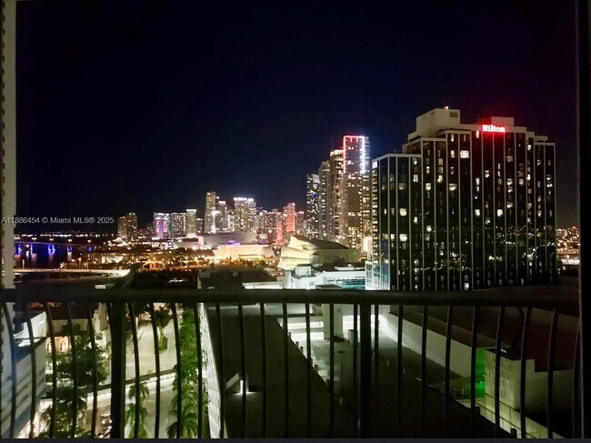 Building Photo - 1750 N Bayshore Dr