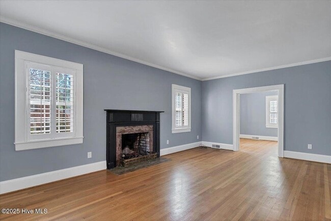 Building Photo - 300 Dogwood Ln