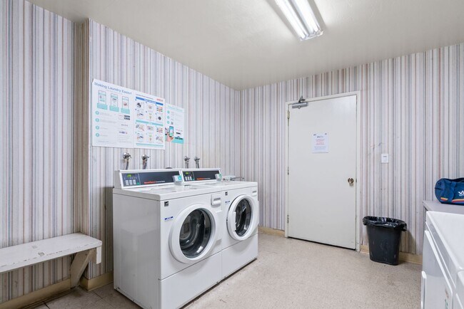 Building Photo - Cutest Condo on the Market!