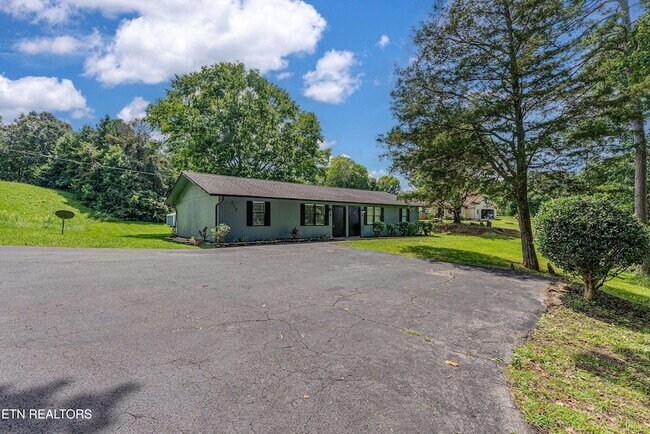 Building Photo - 712 Cooper Rd