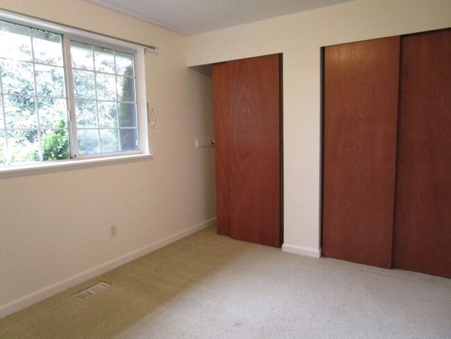 Building Photo - Lovely 3 Bedroom 1 Bath Home in Gig Harbor