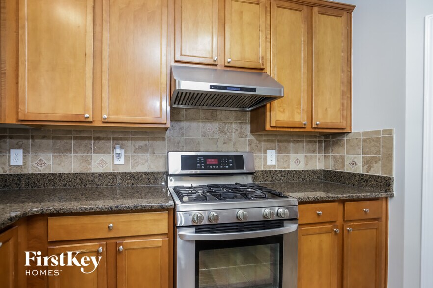 Building Photo - 3672 Village Springs Dr