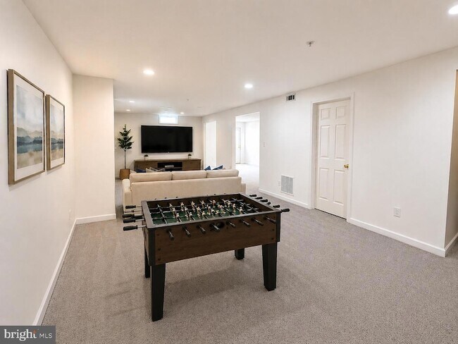 Building Photo - 420 Azra Ct