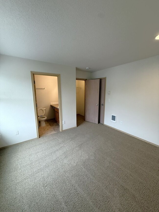 Building Photo - 4466 NE Nicholson Loop
