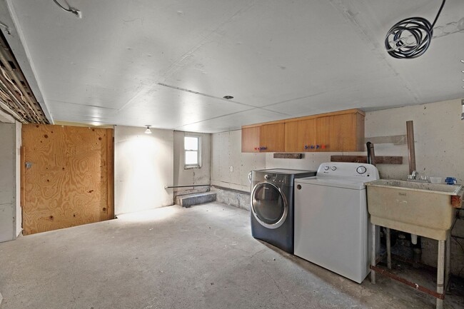 Building Photo - Classic 1910 Craftsman home