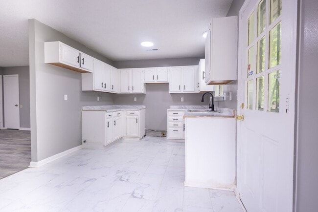 Building Photo - 4693 Deep Brook Dr