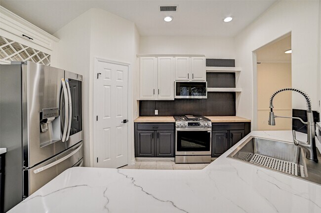 Building Photo - 70 Camber Pine Pl