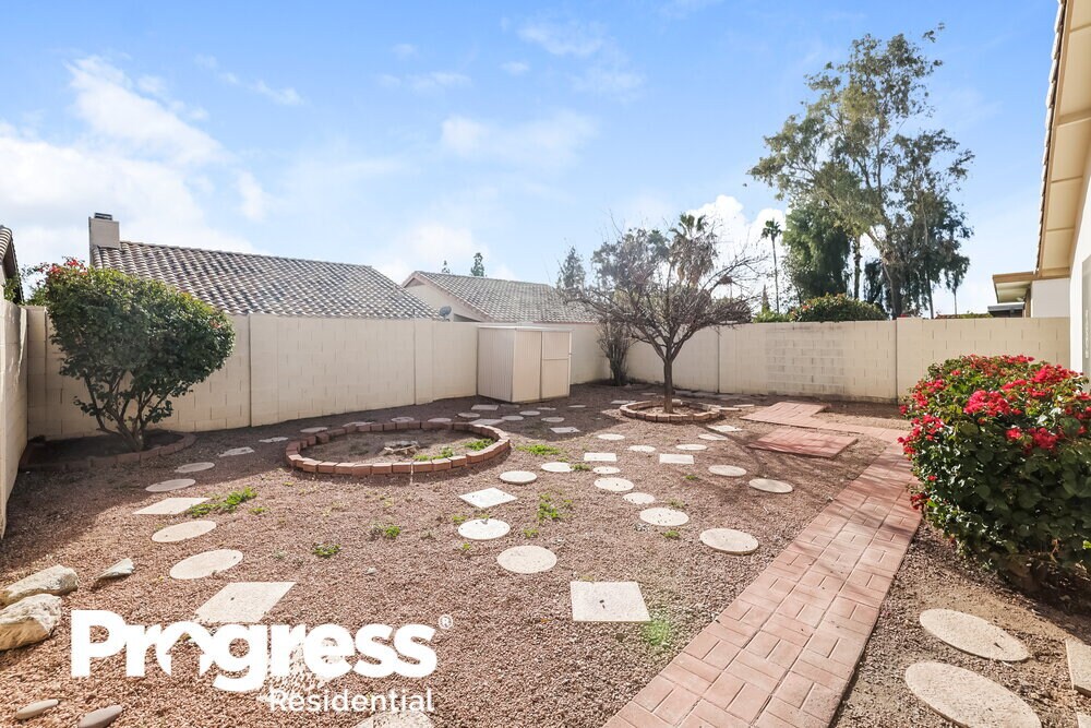 Building Photo - 1209 E Villa Rita Dr