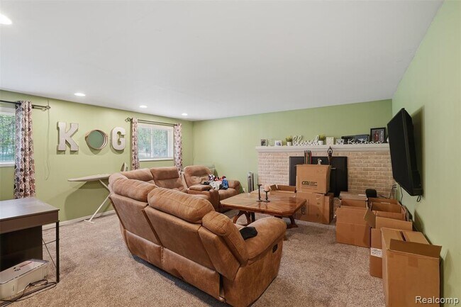 Building Photo - 2478 Hiller Rd