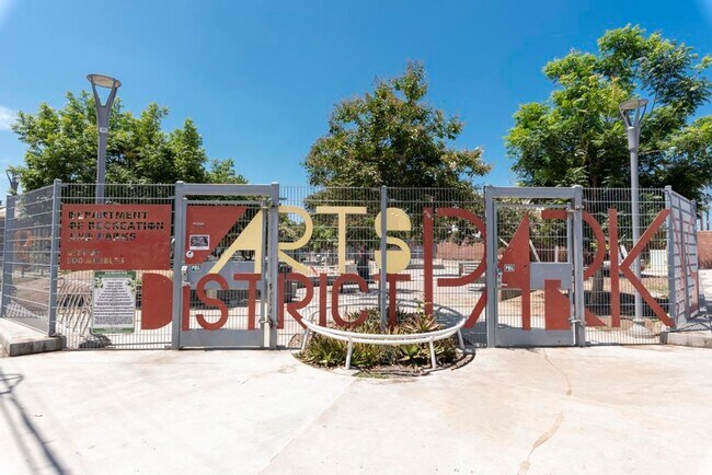 Building Photo - 527 Molino St