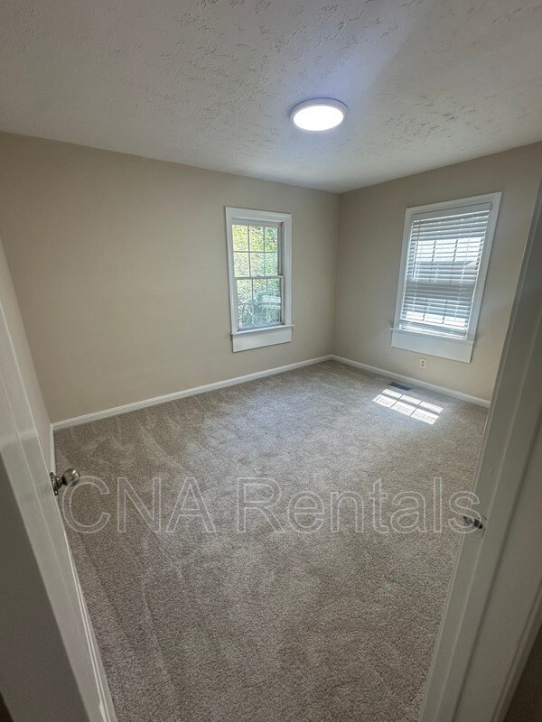 Building Photo - 1936 Clearwater Dr SE
