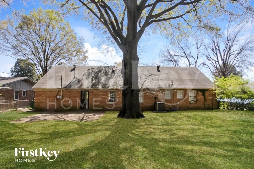 Building Photo - 2036 St James Dr