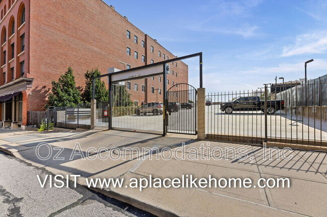 Building Photo - 609 Central St