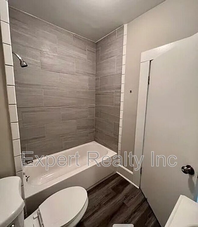 Building Photo - 5815 2nd Ave N