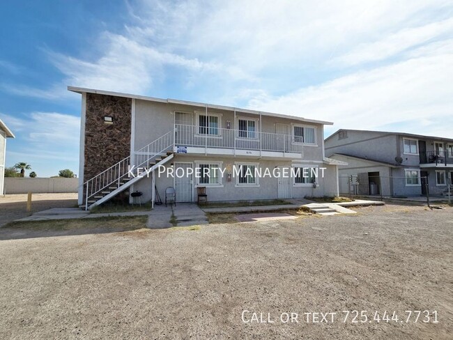 Building Photo - REMODELED UPSTAIRS 2 BED, 1 BATH UNIT * OP...