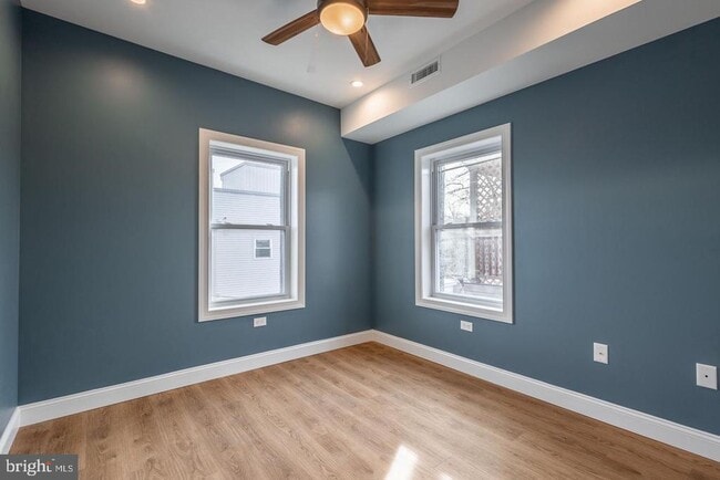 Building Photo - 3030 W Girard Ave