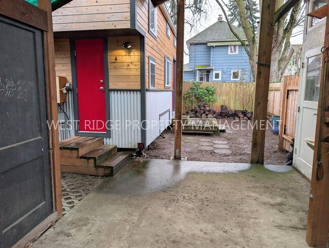 Building Photo - 5326 N Montana Ave