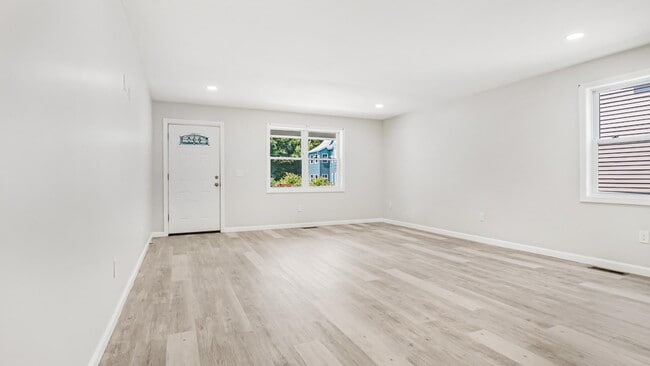 Building Photo - 29 Willard Ave