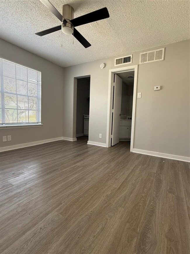 Building Photo - 311 E 31st St