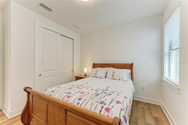 Building Photo - 18530 Midsummer Pl