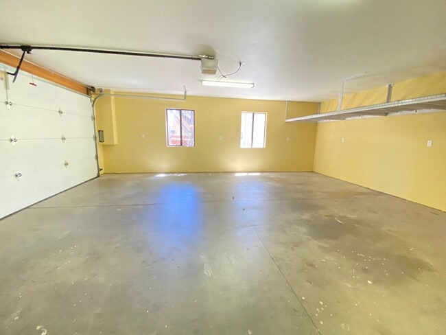 Building Photo - 2285 Sanborn Dr