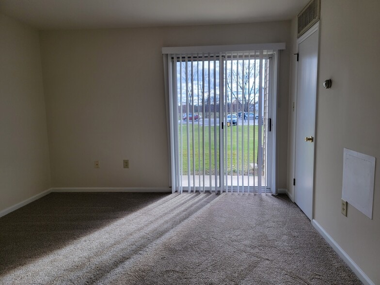 Building Photo - 665 Brunnerville Rd