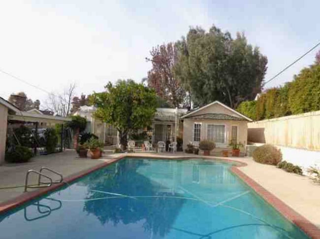 Building Photo - 8204 Calmada Ave